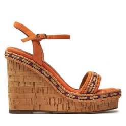 Sandały Tamaris. Brązowe sandały Tamaris, bez wzorów, bez obcasa, na koturnie, bez zapięcia. Za 249.99 zł.