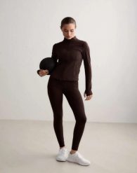 Damskie legginsy wysoki stan, odprowadzające pot, squat proof Sense Tall brązowe. Brązowe legginsy AIM'N, bez wzorów, z elastanu, długie. Za 301.00 zł.