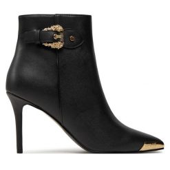 Botki Versace Jeans Couture. Czarne botki Versace Jeans Couture, bez wzorów, z jeansu, bez obcasa, na szpilce, bez zapięcia. Za 819.99 zł.