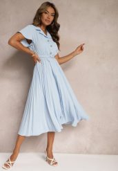 Niebieska Plisowana Rozkloszowana Sukienka z Paskiem Guzikami i Gumką w Talii Nelaika. Niebieskie sukienki Renee, na co dzień, l, bez wzorów, eleganckie, bez kołnierzyka, bez ramiączek, midi, kopertowe. W wyprzedaży za 97.99 zł.