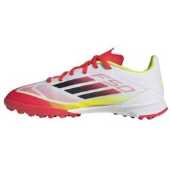 Buty piłkarskie adidas F50 League Tf IE3753 białe. Białe buty treningowe bez wzorów, z materiału, bez zapięcia, do piłki nożnej. Za 363.76 zł.