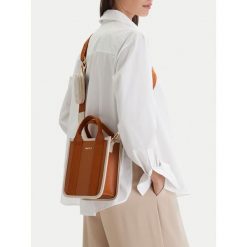 Torebka MEXX. Brązowe torebki klasyczne Mexx, bez wzorów, klasyczne, bez dodatków. Za 249.99 zł.