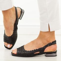 Czarne sandały damskie na obcasie Potocki 43339. Czarne sandały POTOCKI, bez wzorów, ze skóry, eleganckie, bez obcasa, na obcasie, bez zapięcia. Za 169.00 zł.