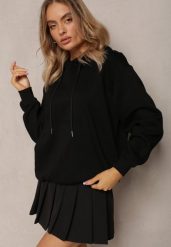Czarna Bluza o Fasonie Klasycznej Kangurki z Kapturem Lunamoon. Czarne bluzy Renee, bez wzorów, casualowe, bez ramiączek, z kapturem. W wyprzedaży za 63.99 zł.