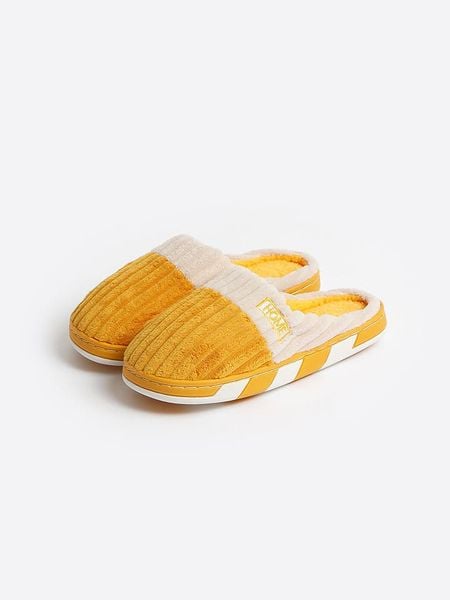 Admas Kapcie w kolorze pomarańczowym rozmiar: 40/41. Pomarańczowe kapcie admas, bez wzorów, z materiału. Za 43.99 zł.