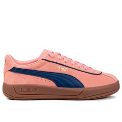 Buty damskie sportowe sneakersy Puma CLUB KLASSIKA SD. Czerwone buty treningowe Puma, bez wzorów, z gumy, bez zapięcia, trekkingowe. Za 199.00 zł.