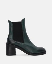 ZIELONE SZTYBLETY NA OBCASIE 2638-25 DIV VERD. Zielone botki Venezia, bez wzorów, ze skóry, bez obcasa, na obcasie, bez zapięcia. Za 469.00 zł.