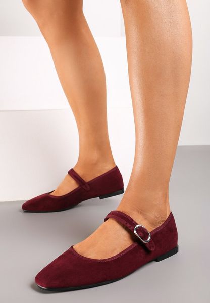 Bordowe Płaskie Balerinki Ozdobione Brokatem i Paskiem Benella. Czerwone baleriny Born2be, bez wzorów, z jeansu, eleganckie, bez obcasa, na obcasie, bez zapięcia. W wyprzedaży za 67.49 zł.