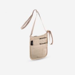 Saszetka na szyję TRAVEL RFID. Brązowe nerki i saszetki FORCLAZ, bez wzorów, z materiału, sportowe, bez dodatków. Za 39.99 zł.