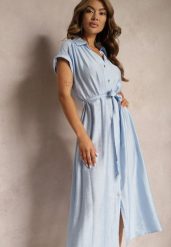 Niebieska Rozkloszowana Sukienka o Koszulowym Kroju Ozdobiona Paskiem w Talii i Guzikami Rosofia. Niebieskie sukienki Renee, na co dzień, l, bez wzorów, eleganckie, bez kołnierzyka, bez ramiączek, midi, koszulowe. W wyprzedaży za 99.99 zł.