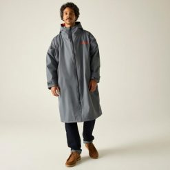 Wodoodporny szlafrok do przewijania dla dorosłych unisex. Niebieskie szlafroki damskie Regatta, bez wzorów, bez ramiączek. W wyprzedaży za 329.99 zł.