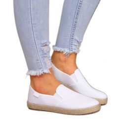 Espadryle damskie wsuwane białe Big Star DD274015. Białe espadryle BIG STAR, bez wzorów, z materiału, retro, bez obcasa. Za 191.98 zł.
