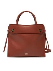 Guess Torebka HWBIAA L5117 Brązowy. Brązowe torebki klasyczne Guess, z aplikacjami, ze skóry, bez dodatków. Za 1,549.00 zł.