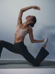 4F Biustonosz do jogi z niskim wsparciem damski - beżowy XL. Brązowe biustonosze sportowe 4f, bez wzorów, na fitness i siłownię. Za 129.99 zł.