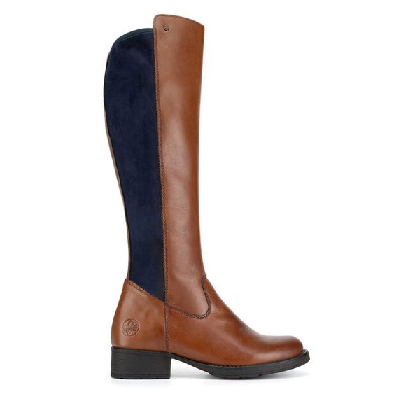 Kozaki Rieker. Brązowe kozaki Rieker, bez wzorów, bez obcasa, na płaskiej podeszwie, bez zapięcia. Za 399.00 zł.