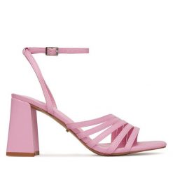 Sandały DeeZee. Czerwone sandały DeeZee, bez wzorów, bez obcasa, na słupku, bez zapięcia. Za 64.99 zł.