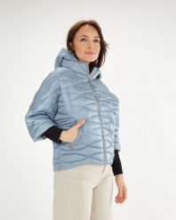 Krótka kurtka z pikowaniem. Niebieskie kurtki Unisono, s, bez wzorów, bez kaptura. Za 399.00 zł.