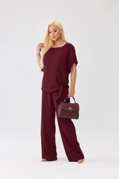 Elegancki komplet Rosa bluzka i spodnie w bordowym kolorze OVERSIZE PLUS SIZE XXL JESIEŃ. Czerwone bluzki Moda Size Plus Iwanek, plus size, bez wzorów, z elastanu, biznesowe, bez kołnierzyka, plus size, bez ramiączek. Za 489.90 zł.