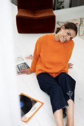 Sweter z Kapturem - Jasnopomarańczowy. Brązowe swetry MOE, l, bez wzorów, z materiału, bez ramiączek. Za 173.90 zł.