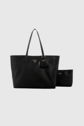 GUESS Czarna shopperka damska Power Play. Czarne torebki klasyczne Guess, z aplikacjami, ze skóry ekologicznej, duże, bez dodatków. W wyprzedaży za 559.99 zł.