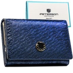 Niebieski, średni portfel damski zamykany na zatrzask, wykonany ze skóry naturalnej i ekologicznej - Peterson. Niebieskie portfele Peterson, bez wzorów, ze skóry ekologicznej. Za 74.99 zł.