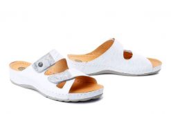 DR. BRINKMANN 700517-03 weiss, klapki profilaktyczne damskie. Białe klapki Dr. Brinkmann, bez wzorów, ze skóry, bez obcasa, bez zapięcia. Za 349.90 zł.