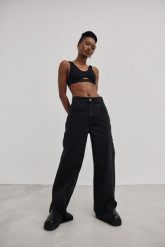 Klasyczne spodnie jeansowe z rozcięciem w kolorze INTENSE BLACK - HORIZON-XL. Czarne spodnie materiałowe Marsala, bez wzorów, z denimu, eleganckie, długie. W wyprzedaży za 119.96 zł.