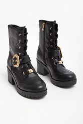 Botki VERSACE JEANS COUTURE. Czarne botki Versace Jeans Couture, bez wzorów, z jeansu, przed kolano, bez obcasa, na platformie, bez zapięcia. W wyprzedaży za 657.30 zł.