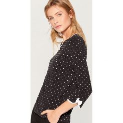 Bluzka z kontrastową lamówką - Czarny. Bluzki marki Reserved. W wyprzedaży za 49.99 zł.