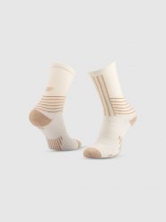 4F Skarpetki trekkingowe długie damskie - beżowe 39-42. Brązowe skarpetki 4f, bez wzorów, z wełny. Za 49.99 zł.