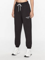 Puma Spodnie dresowe Puma Team 621442 Czarny Regular Fit. Czarne spodnie dresowe Puma, bez wzorów, z dresówki. Za 189.99 zł.