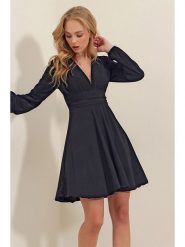 Trend Alacati Sukienka w kolorze czarnym rozmiar: XL. Czarne sukienki Trend Alacati, xl, bez wzorów, bez kołnierzyka, bez ramiączek, mini. Za 73.76 zł.