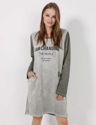 Sukienka z nadrukiem. Sukienki Unisono, s, z aplikacjami, z tkaniny, bez kołnierzyka, bez ramiączek. Za 189.00 zł.