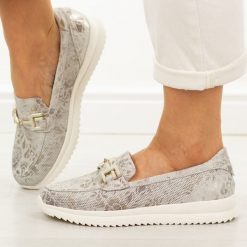 Srebrne fl skórzane mokasyny damskie Filippo Dp7656/26. Szare mokasyny Filippo, bez wzorów, z jeansu. Za 229.00 zł.