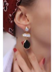 L'Atelier de Gaia Pozłacane kolczyki z kamieniami szlachetnymi rozmiar: onesize. Białe kolczyki L'Atelier de Gaia, z perłą, pozłacane. Za 82.99 zł.