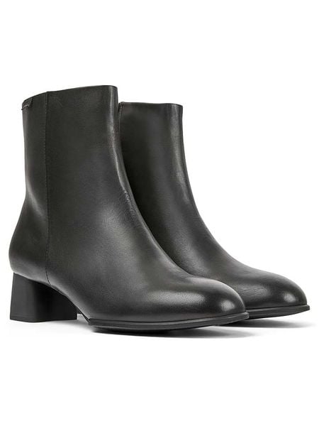Camper Skórzane botki w kolorze czarnym rozmiar: 40. Czarne botki Camper, bez wzorów, eleganckie, bez obcasa, bez zapięcia. Za 293.59 zł.