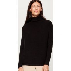 Prążkowany sweter z golfem - Czarny. Swetry marki DOMYOS. W wyprzedaży za 79.99 zł.