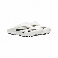 Klapki damskie KEEN SHANTI. Białe klapki Keen, bez wzorów, sportowe, bez obcasa, bez zapięcia. Za 199.99 zł.