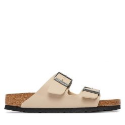 Klapki Birkenstock. Brązowe klapki Birkenstock, bez wzorów, bez obcasa, bez zapięcia. Za 399.99 zł.