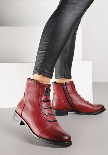 Czerwone Botki Trzewiki z Metalicznymi Klamrami Asanella. Czerwone botki Born2be, bez wzorów, z jeansu, bez obcasa, na płaskiej podeszwie, bez zapięcia. Za 179.99 zł.