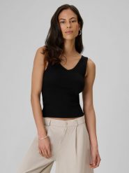 4F Top slim z prążkowanej dzianiny damski - czarny M. Czarne topy 4f, m, bez wzorów, z bawełny, bez kołnierzyka, bez ramiączek. Za 59.99 zł.