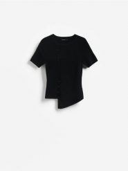Sweter z dodatkiem wiskozy - czarny. Czarne swetry Reserved, l, bez wzorów, z dzianiny, bez ramiączek. Za 99.99 zł.