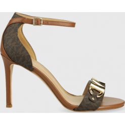 MICHAEL Michael Kors sandały IZZY SANDAL 40S2IZHA1B.212 kolor brązowy. Brązowe sandały MICHAEL Michael Kors, bez wzorów, bez obcasa, na obcasie, bez zapięcia. W wyprzedaży za 649.99 zł.