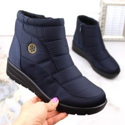 Botki śniegowce damskie na koturnie granatowe News 5029. Śniegowce NEWS, bez wzorów, ze skóry ekologicznej, bez zapięcia. Za 129.99 zł.