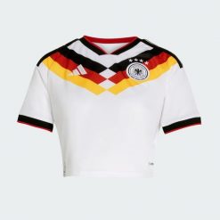 Koszulka domowa o krótkim kroju Niemcy 26. Białe t-shirty sportowe adidas, xs, bez wzorów, z dzianiny, bez ramiączek, do piłki nożnej, climacool (adidas). Za 369.00 zł.
