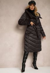 Czarna Asymetryczna Kurtka z Pikowanym Przeszyciem Kapturem i Wiązanym Paskiem Tilisia. Czarne kurtki Renee, na zimę, l, bez wzorów, eleganckie. Za 279.99 zł.
