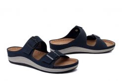 INBLU PF-03 004 granatowy, klapki damskie. Niebieskie klapki Inblu, bez wzorów, ze skóry, bez obcasa, na koturnie, bez zapięcia. Za 131.90 zł.