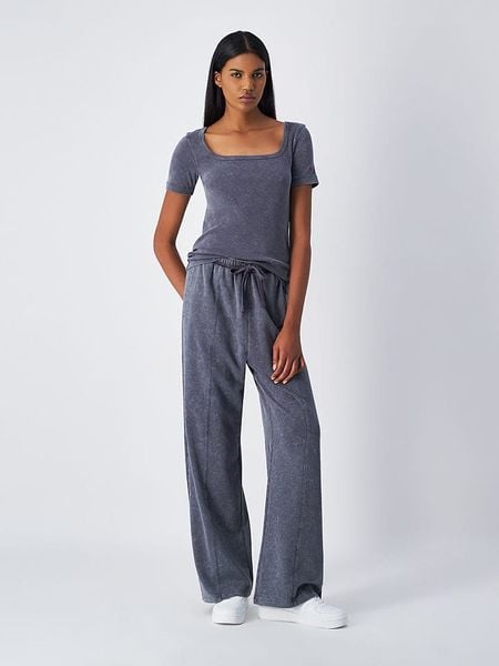 Champion Spodnie dresowe w kolorze antracytowym rozmiar: S. Czarne spodnie sportowe Champion, bez wzorów, z dresówki. Za 88.02 zł.