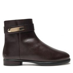 Botki ECCO. Brązowe botki ECCO, bez wzorów, bez obcasa, na płaskiej podeszwie, bez zapięcia. Za 499.99 zł.