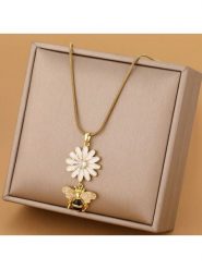 Atelier MIU Pozłacany naszyjnik z zawieszką i cyrkoniami - dł. 48 cm rozmiar: onesize. Żółte naszyjniki atelier MIU, z materiału, z cyrkonią, pozłacane. Za 39.99 zł.